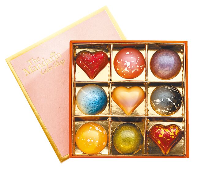 台北文华东方酒店9入巧克力礼盒，9入售价1080元。（远东百货提供）