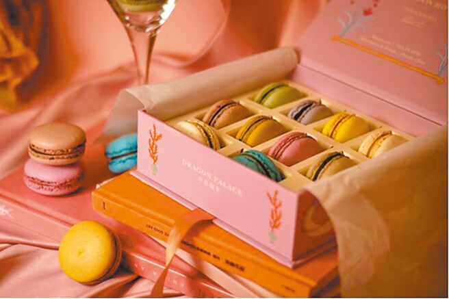 TEA IN BED在床上的下午茶龙宫宝盒，150g 10入售价1280元，赠送针织提袋。（远东百货提供）