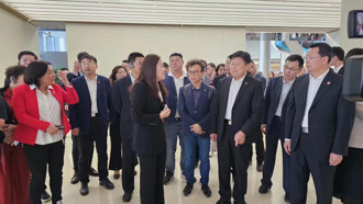 高度自動化生產  藍委登陸第一個行程參訪小米汽車工廠