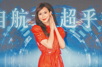 林志玲拍陸時尚雜誌「水泥車上開腿燦笑」網傻眼：什麼風格