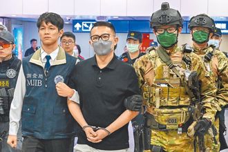 「88會館」郭哲敏交保後首現身 抱怨電子腳環！睡覺被吵醒