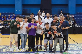 國泰NBA高中籃賽》帕克攜手威金斯跟球迷玩遊戲 都被地震嚇破膽