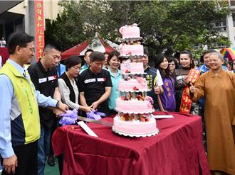 彰化聯興國小60周年校慶 麗小花獲傑出校友返校獻唱