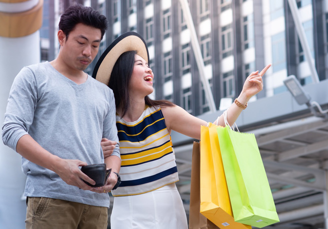 马来西亚一名男子透露，妻子爱慕虚荣，要买名牌、坐BMW，却从来不出一毛钱。（示意图：Shutterstock／达志）