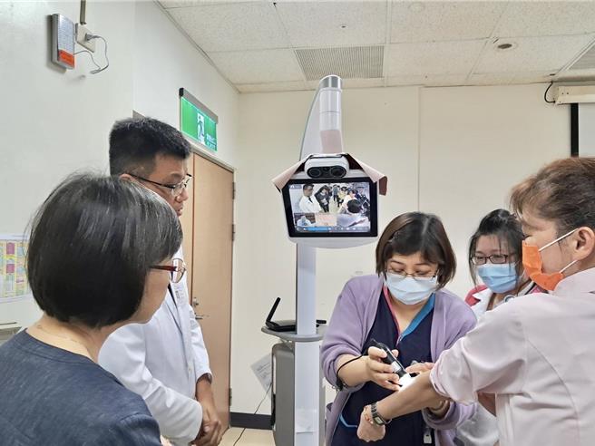 中央健康保险署携手义大医院提升澎湖离岛医疗品质。（中央健康保险署高屏澎东组提供／杨舒婷高雄传真）