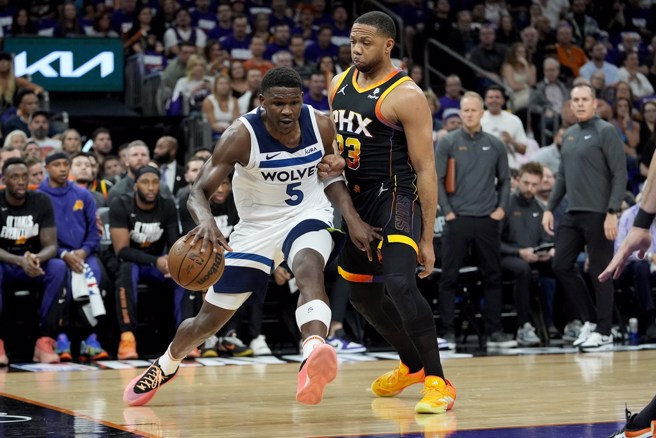 愛德華茲27日攻下全場最高35分。(美聯社)