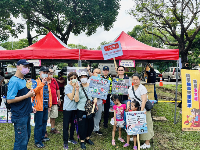 桃园区举办「2024大树林文化巡礼」活动， 桃园警分局派员到场宣导识诈与交通安全。（翻摄画面）