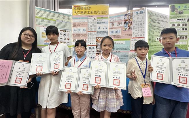 （左起）东大附小老师王采晴、学生李苡绮、萧巧安、陈亚孜、陈翊辰、许硕恩团队获第64届科展国小组生活与应用科学类首奖。（蔡旻妤摄）