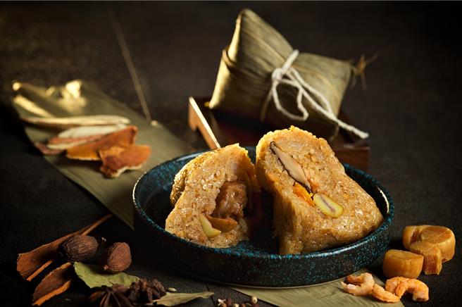 經典「潮州香粽」以鎮店老滷調味，連年賣破上萬顆，單顆售價220元，6入優惠價1288元。（潮品集 潮州餐廳提供）