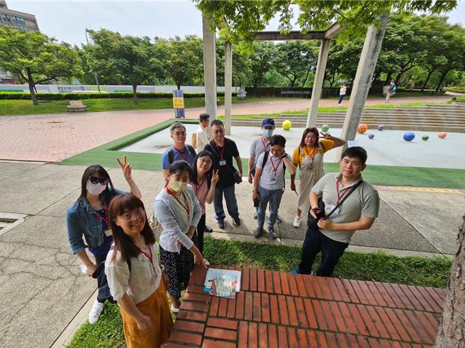 新北市民政局今（27）日在新北市莺歌区举办今年第1场单身联谊活动，让60名单身男女透过实境解谜游戏、捏陶活动促进感情，凑成15对配对成功的佳侣。(新北市民政局提供）