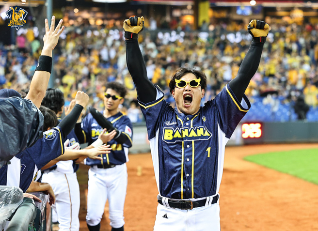 中信兄弟陳子豪11局下敲出追平2分炮。（中信兄弟提供）