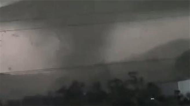 广州龙卷风为3级强龙卷，灾调进行中。（大湾区之声）