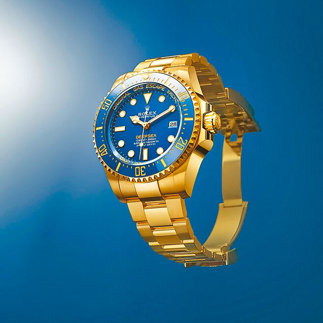 勞力士首度推出K金款的Oyster Perpetual Rolex Deepsea表，搭配藍色表盤霸氣十足。（Rolex提供）