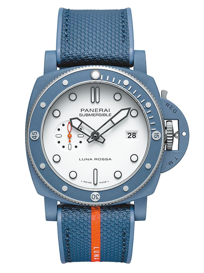 沛納海Submersible QuarantaQuattro Luna Rossa Ti-Ceramitech腕表，採用獨家Ti-Ceramitech鈦金屬陶瓷材質，更輕、更堅硬耐磨，消光白表盤款PAM01543約51萬元。（Panerai提供）
