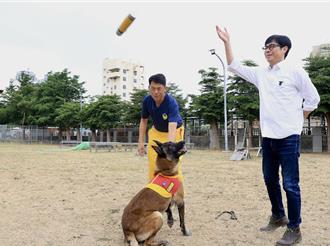 支援花蓮大地震有功 高雄搜救犬獲市長親送驚喜小禮