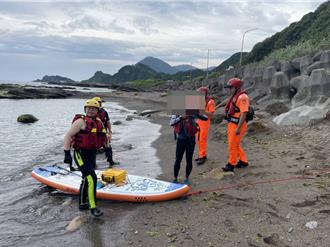 男子象鼻岩滑SUP 遇逆風 6小時划不回！急call消防救援