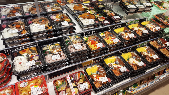 外食族们要补充摄食蔬菜量，可秉持饭少菜多、选有蔬菜的主菜，与避开假蔬菜陷阱的3个技巧。（示意图，Shutterstock／达志）