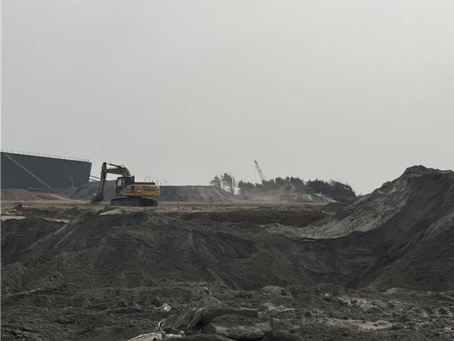 台中市各建设及建筑工地多，空品面临挑战。中市环保局28日指出，每年列管营建工地数达约1.1万处，日前在台中港区查获2处营建工地污染防制不足，已告发，并将处10万元以上、2000万元以下罚锾，限期改善。（台中市环保局提供／陈淑芬台中传真）