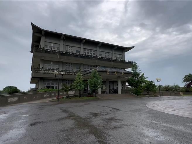 彰化县大城乡第6公墓位在顶庄村内，原本的纳骨塔剩约600个柜位。（民眾提供／孙英哲彰化传真）