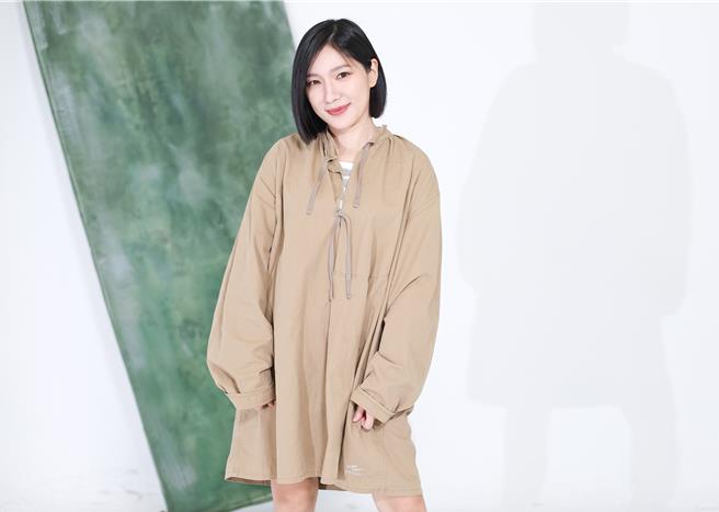 Sandra是口译员、英文老师、乐团主唱，近日斜杠成为《拜托ATM》主持人。（陈俊吉摄）