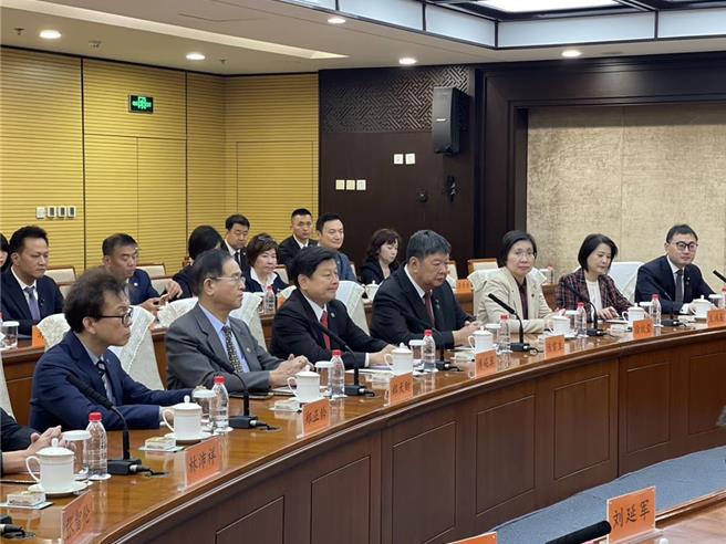 國民黨立院黨團總召傅崐萁率藍委赴陸參訪，陸方今宣布要恢復福建居民到馬祖旅遊。（傅崐萁辦公室提供）