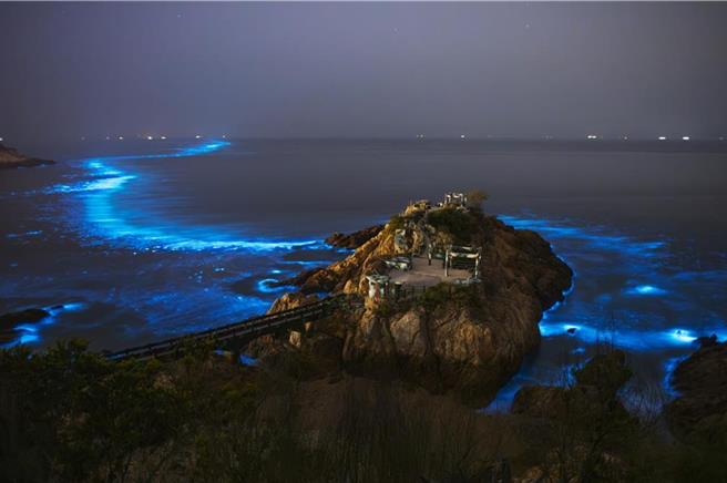 大陸今（28）日宣布要恢復福建居民到馬祖旅遊，民進黨馬祖黨部執行長李哲宇表示歡迎大陸旅客到馬祖觀光，認為兩岸人民的交流有助於改善當前關係，樂見其成，也呼籲陸方全面開放陸客來台。（圖由馬管處提供，郭州宇攝）