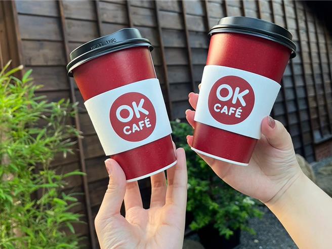 OKmart5月1日至5月3日推OKCAFE大杯庄园级美式／拿铁、大杯浓厚系庄园级美式／拿铁，享同品项买2送1。（OKmart提供／朱世凯台北传真）