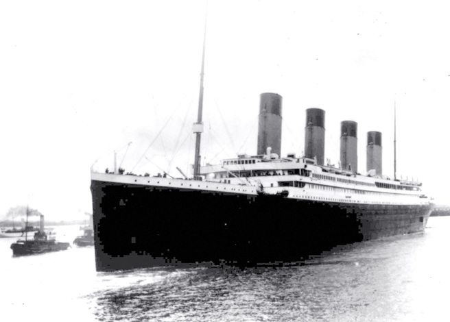 圖為鐵達尼號1912年4月10日從英國南安普敦展開處女航的資料畫面。（資料照／美聯社）