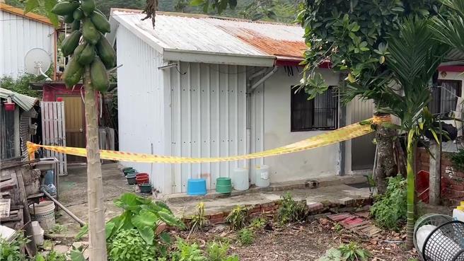 台东县延平乡永康村28日中午惊传枪响，1男子倒卧住家空地。（蔡旻妤摄）