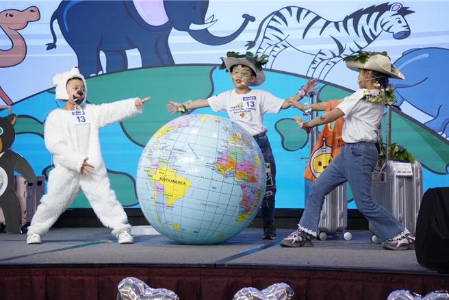 弋果国际教育集团28日盛大举办「弋果永续传爱表演艺术节」，吸引近千名学生演绎联合国17项永续发展目标（SDGs）美语戏剧。（弋果提供／陈育贤新竹传真）