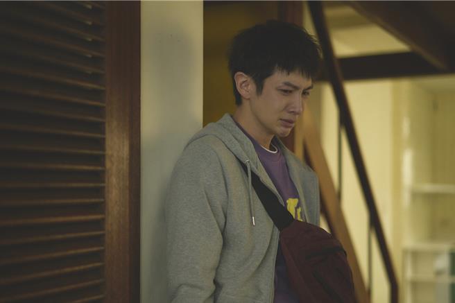 對於許瑋甯劇中要他選擇，柯震東轉身離開被觀眾罵俗辣。（公視、MyVideo提供）