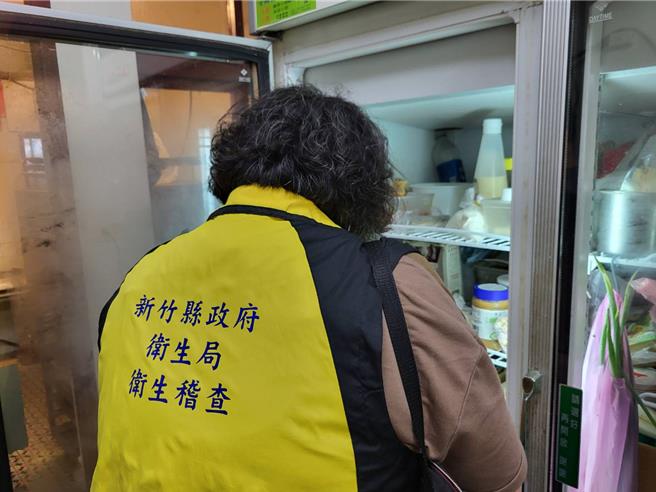 新北有业者自主检验黑胡椒粉疑似验出苏丹红，且产品外流10县市，新竹县稽查后未发现涉案问题产品，竹县业者也指出15日早已退货。（新竹县府提供／邱立雅竹县传真）