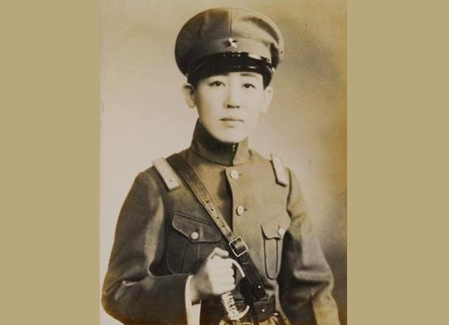 川岛芳子戎装照。（图／wikipedia)