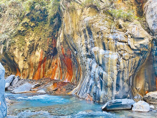 屏東縣霧台鄉哈尤溪限定遊程受風雨影響，縣政府27日宣布今年遊程提前結束，5天共計1324人受影響，將全數退費。（屏縣府提供／謝佳潾屏東傳真）