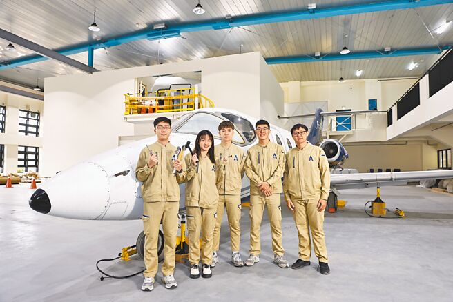 朝阳科大开设STEM领域航空机械系学士后专班，为非理工领域学子创造学习契机，开启就业新出路。（朝阳科技大学提供）