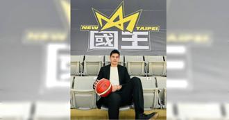 楊敬敏爆婚外情人氣不減  高鐵遇球迷親切合照