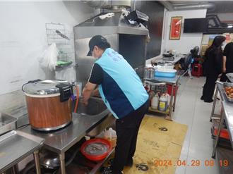 鐵人三項爆「便當之亂」 13志工送醫 燒臘店喊冤