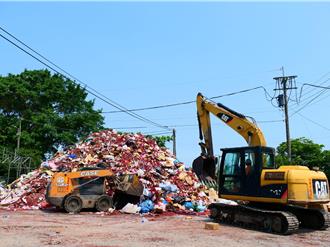 燒出2層樓高炮屑山 北港媽祖遶境燃上千萬元鞭炮