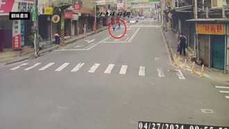 影》騎士擦撞後摔車 機車開啟無人駕駛50公尺肇事