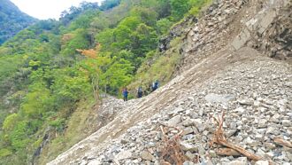 南投郡大林道1.8K崩塌 车辆禁入