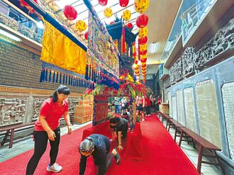 屏東 歡慶媽祖生 慈鳳宮定點鑽轎腳登場