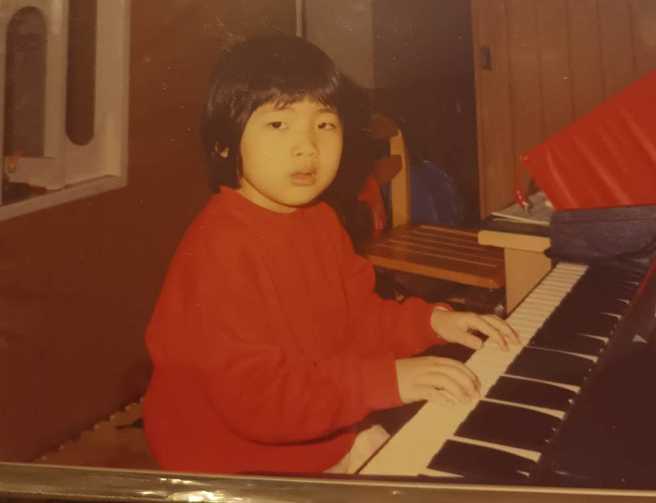 绿营攻击徐巧芯，不是说家里很穷，怎还有能力弹钢琴？（取自徐巧芯脸书）