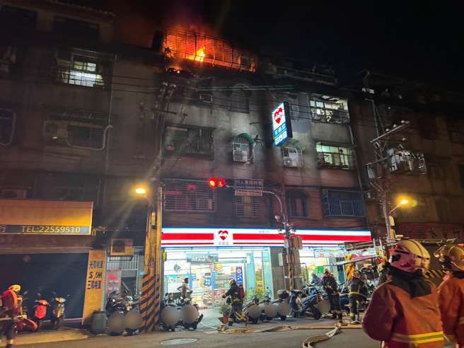 新北市板桥区互助街一处住宅，今天凌晨3时21分惊传火警。（图 / 警方提供）