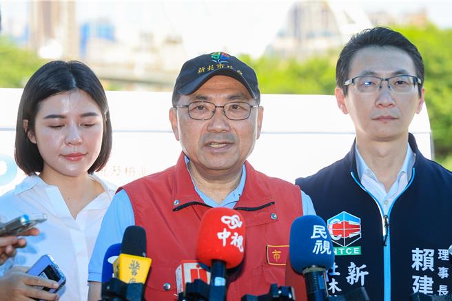 对于李鸿源呼吁迁都，侯友宜表示中央已在做通盘检讨。（王扬杰摄）