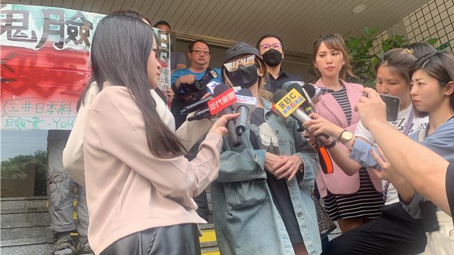 台北地检署今天下午以告诉人身分传唤雪碧出庭，她受访表示不会和解撤告，「这样告就没意义了！」（图赖佩璇摄）