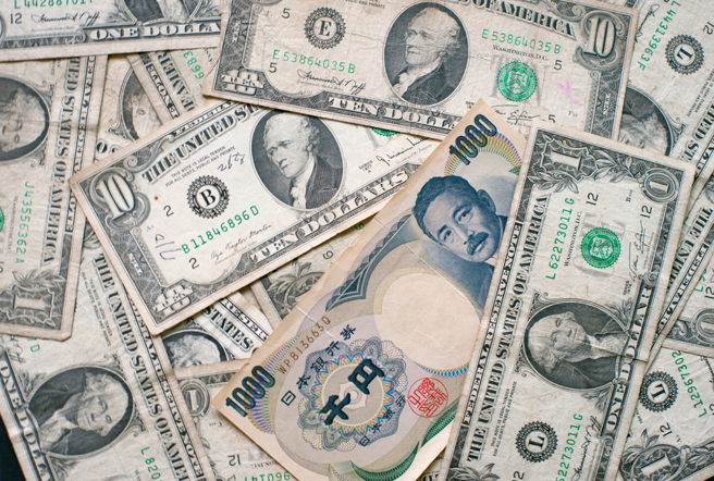 日圓走勢疲弱，恐引發經濟震盪。（圖／shutterstock、達志）