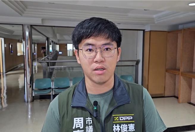 台南市正副议长贿选案10名被告一审均判处无罪，市议会民进党团干事长周嘉韦表示，尊重司法审判的结果。（本报资料照片）