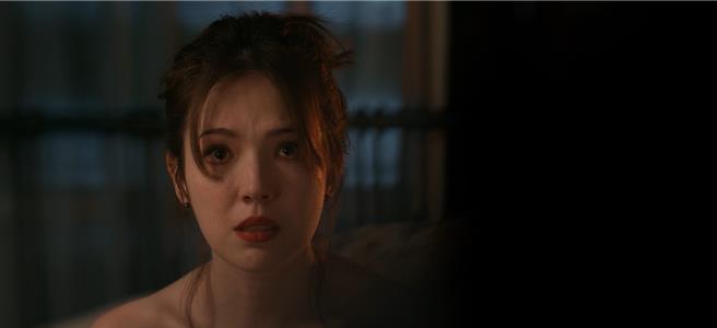 许玮宁为戏牺牲献出背部全裸。（公视、MyVideo提供）