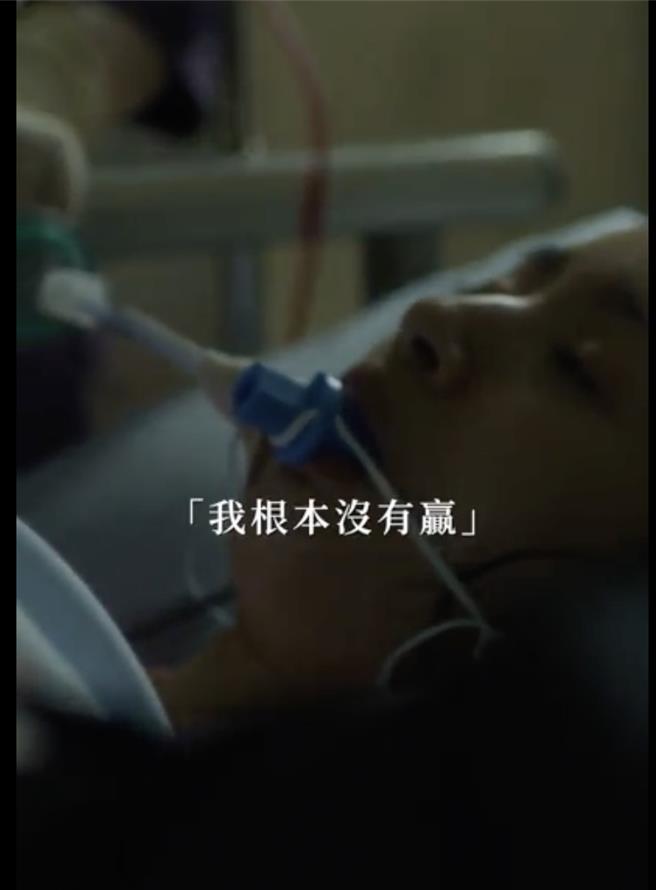 林依晨饰演的简庆芬剧中难产画面被删。（公视、MyVideo提供）