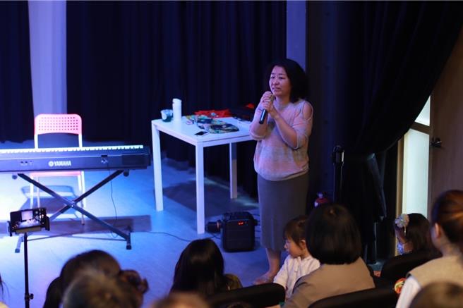 知名小提琴演奏家陈仪珊教学及表演经歷都相当丰富，曾到桃园市復兴区教导原住民学生，也曾到各大音乐会演出。（小提琴家陈仪珊提供）